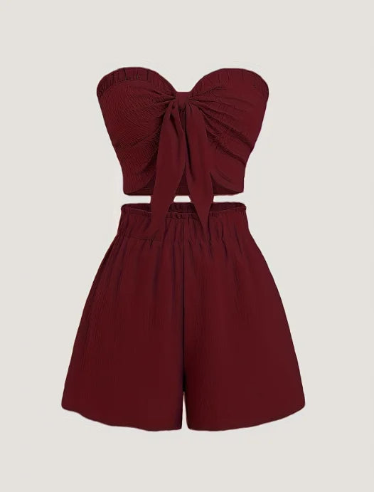 Simple, beachy style, romantic seaside. Date outfit featuring a top with gathered details and shorts, a two-piece set for women.