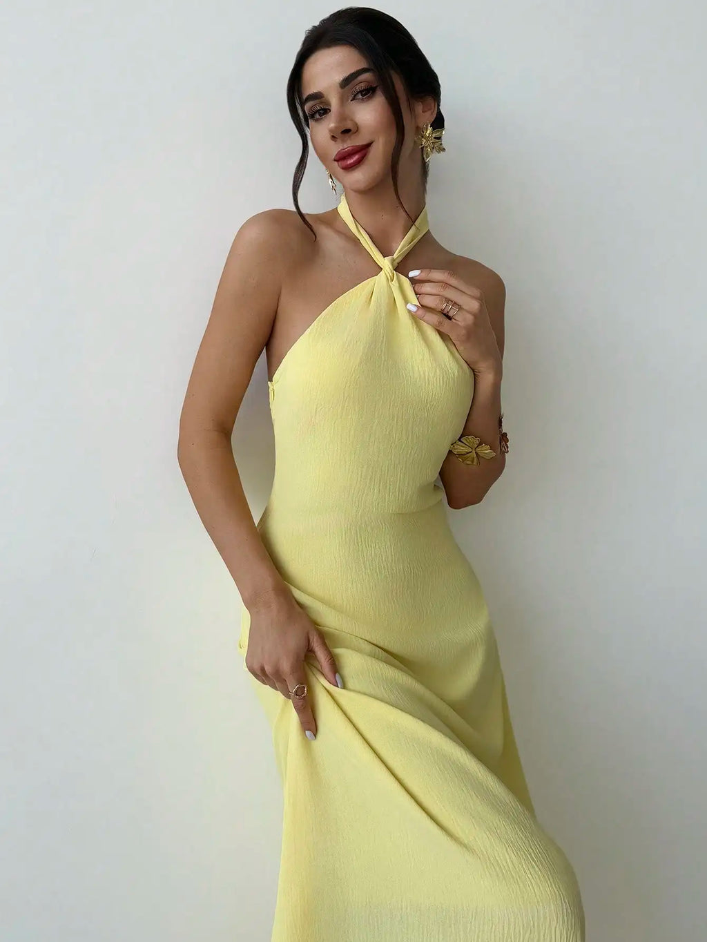 Pale Yellow Sleeveless Halter Maxi Dress With Open Back, Loose Flowy Gown For Summer Beach Holiday And Evening Party