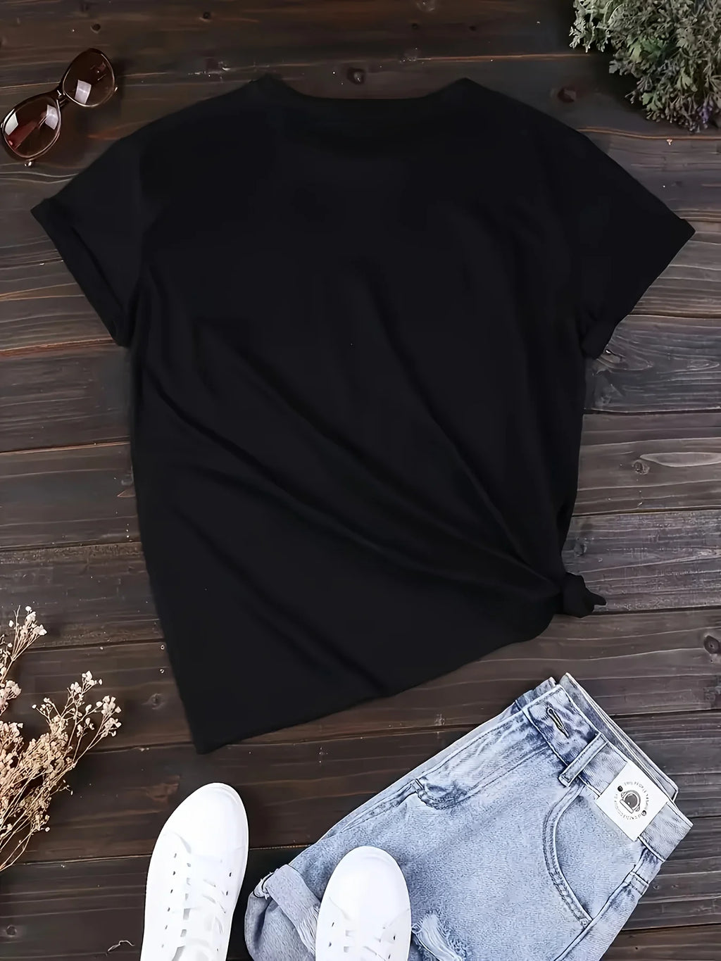 Elegant Pearl Women's Fashion Casual Basic Fit Short Sleeve T-Shirt, Polyester Stretch Fabric Short Sleeve Tee, Spring Summer Ro