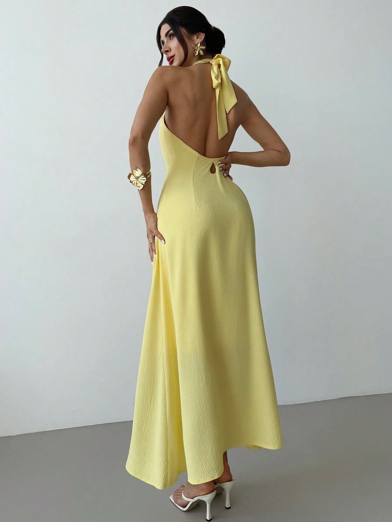 Pale Yellow Sleeveless Halter Maxi Dress With Open Back, Loose Flowy Gown For Summer Beach Holiday And Evening Party