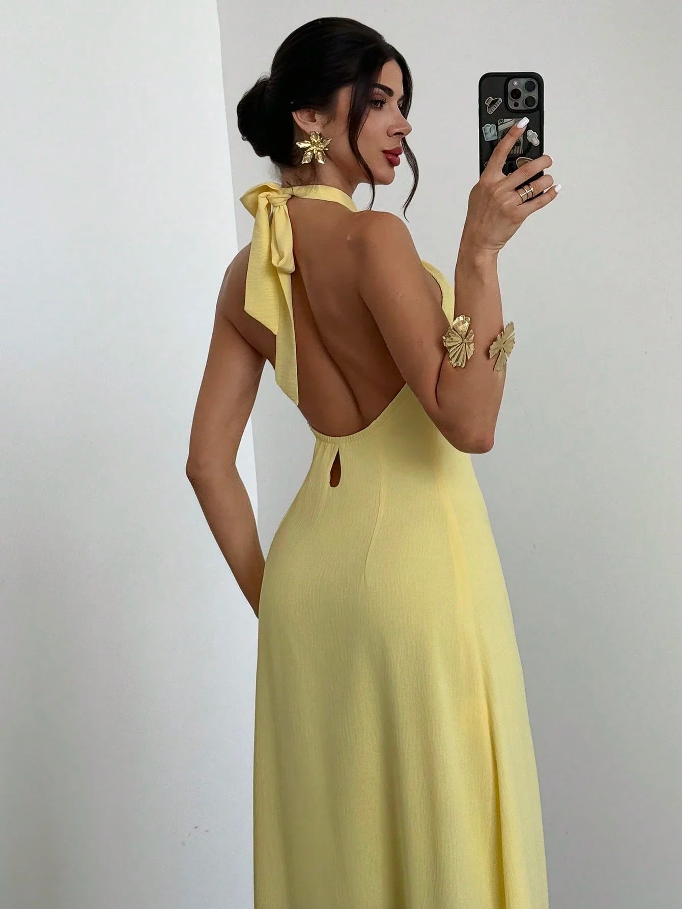 Pale Yellow Sleeveless Halter Maxi Dress With Open Back, Loose Flowy Gown For Summer Beach Holiday And Evening Party